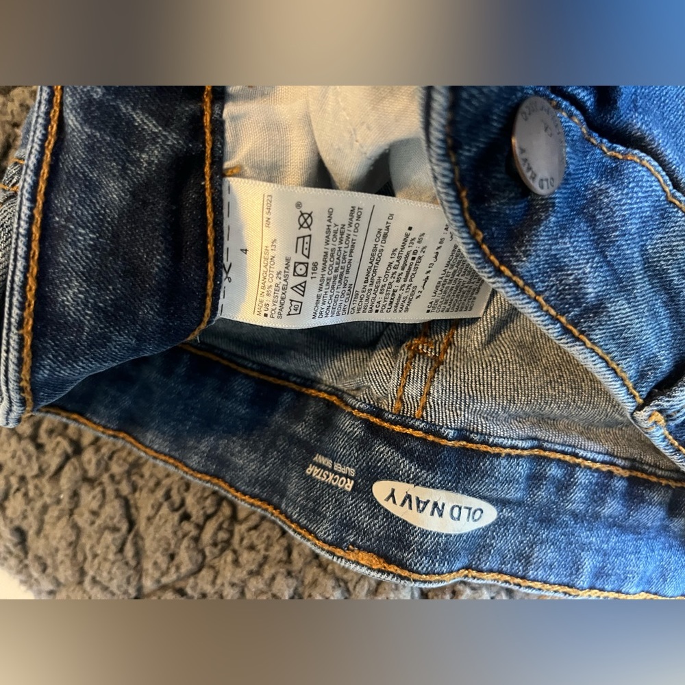 Old Navy Ankle Cut Jeans - Picture 2 of 3